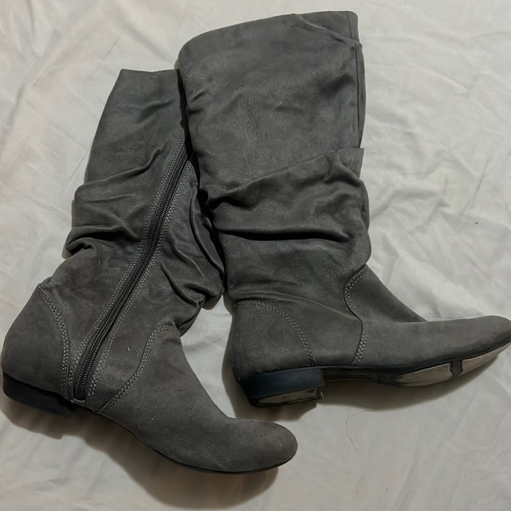 Woman’s size 6 1/2 boots